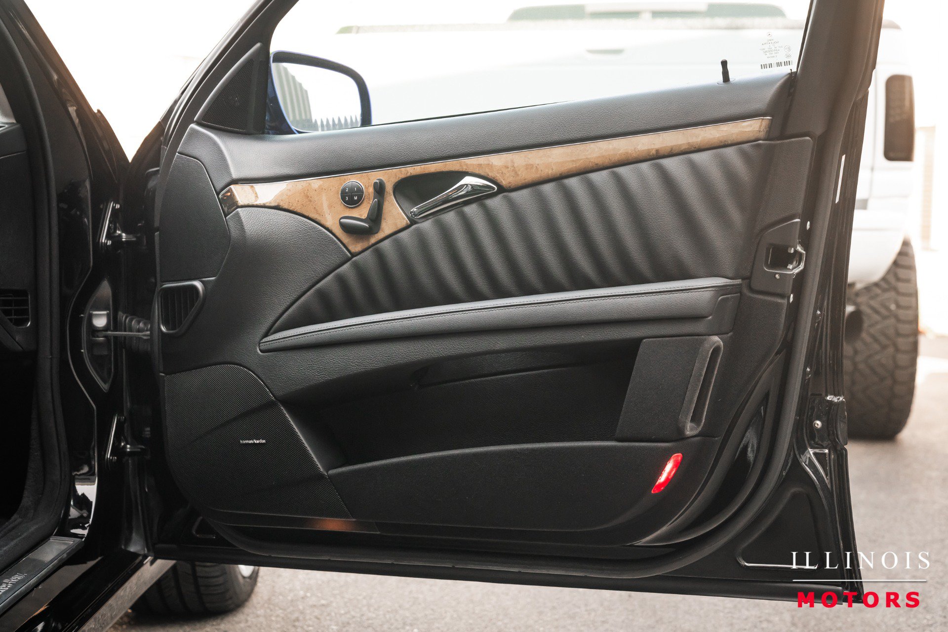 Used 2007 Mercedes-Benz E 550 Sedan image 28