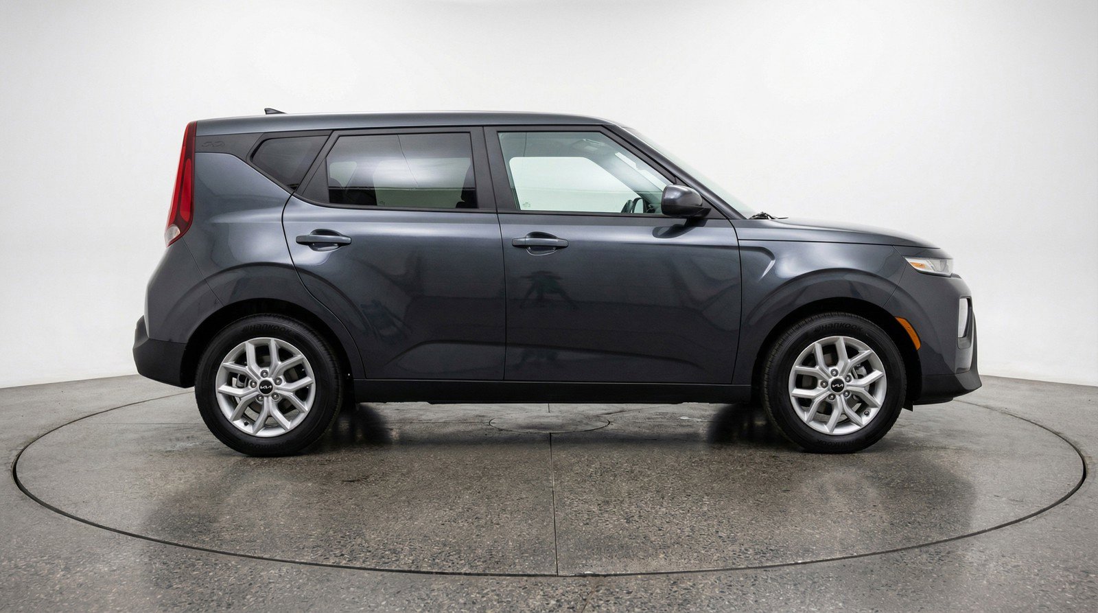 Used 2025 Kia Soul LX w/ LX Technology Package FWD image 11