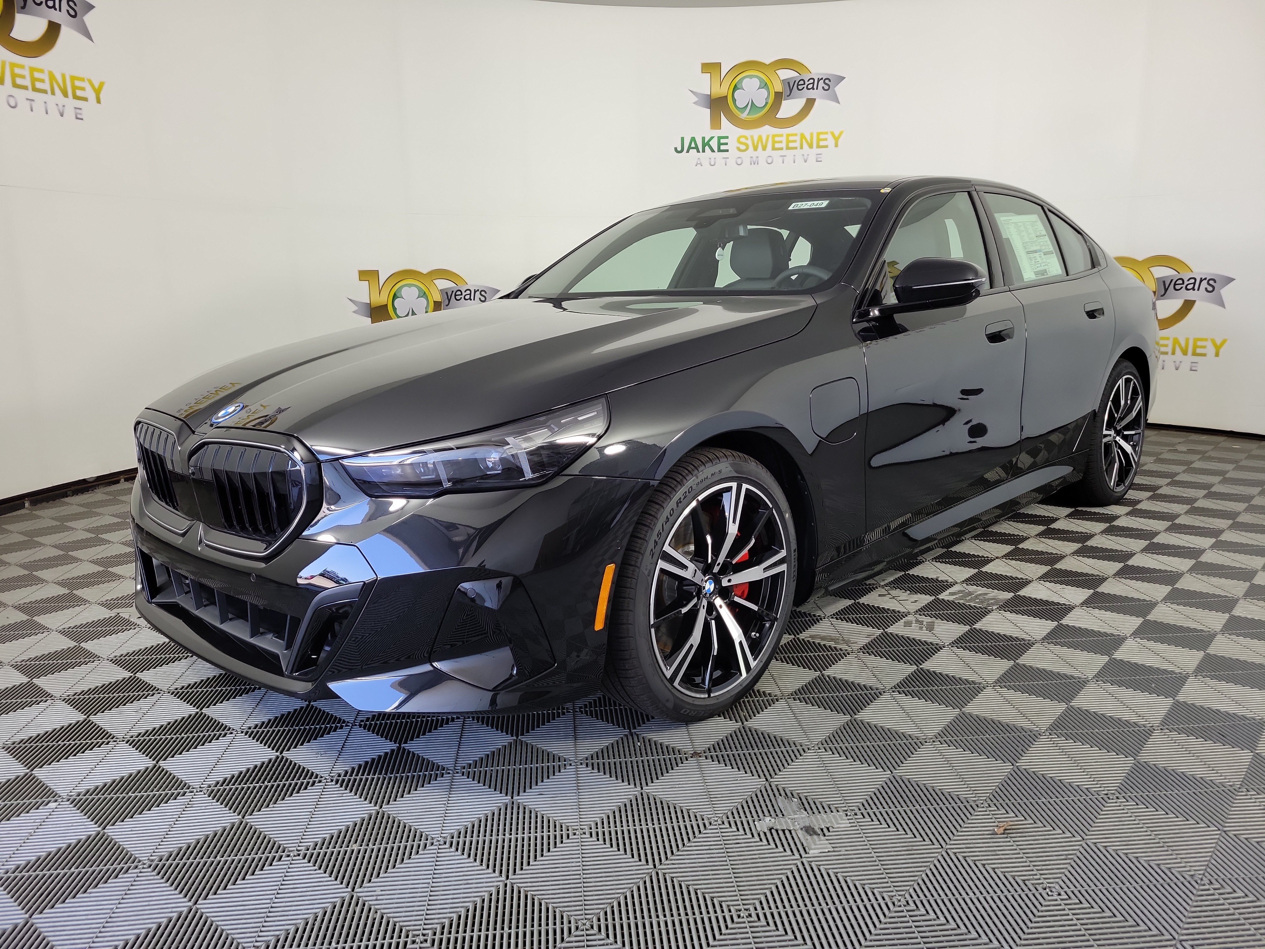 New 2027 BMW 550e xDrive AWD/4WD image 3