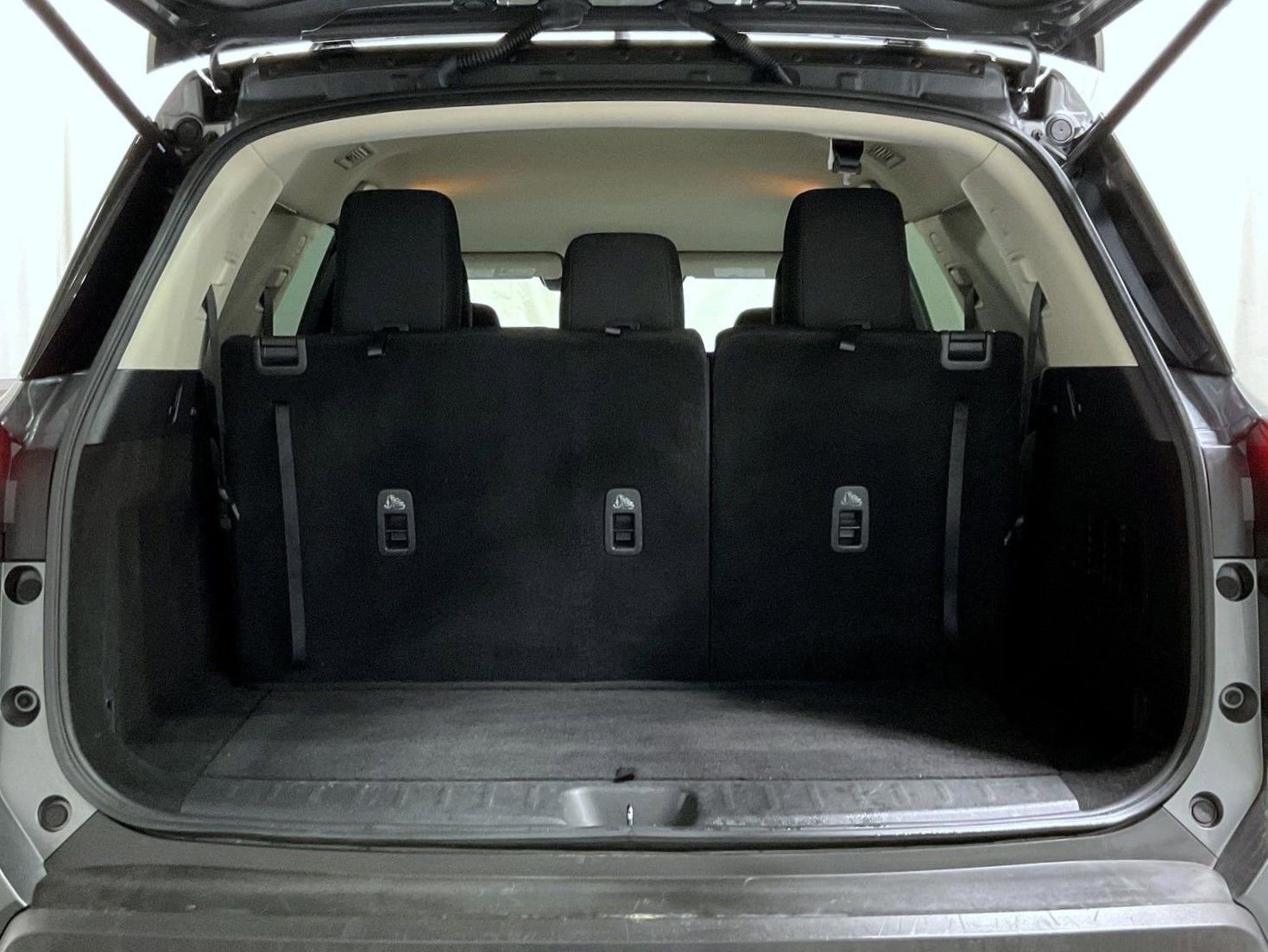 Used 2024 Nissan Pathfinder SV w/ Black Appearance Package AWD/4WD image 24