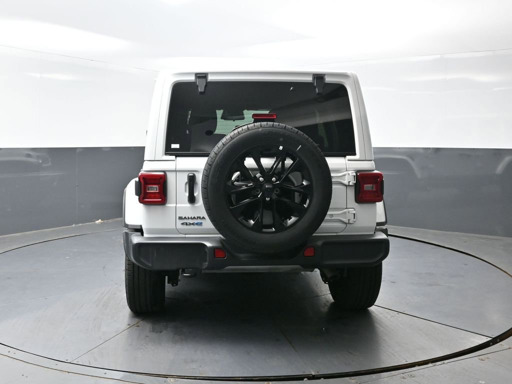 Used 2025 Jeep Wrangler Unlimited Sahara AWD/4WD image 12