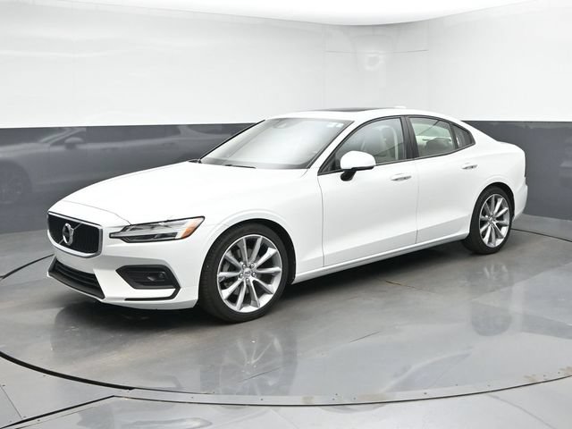 Used 2021 Volvo S60 T5 Momentum w/ Premium Package FWD image 4