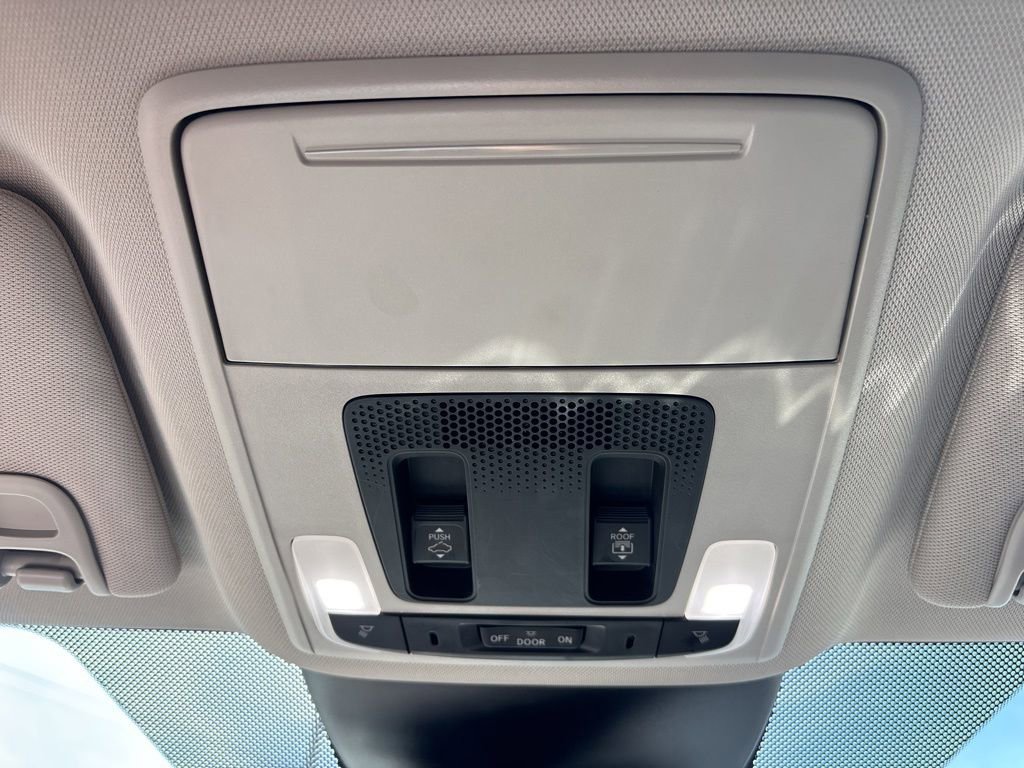 Used 2025 Honda Pilot Touring image 31