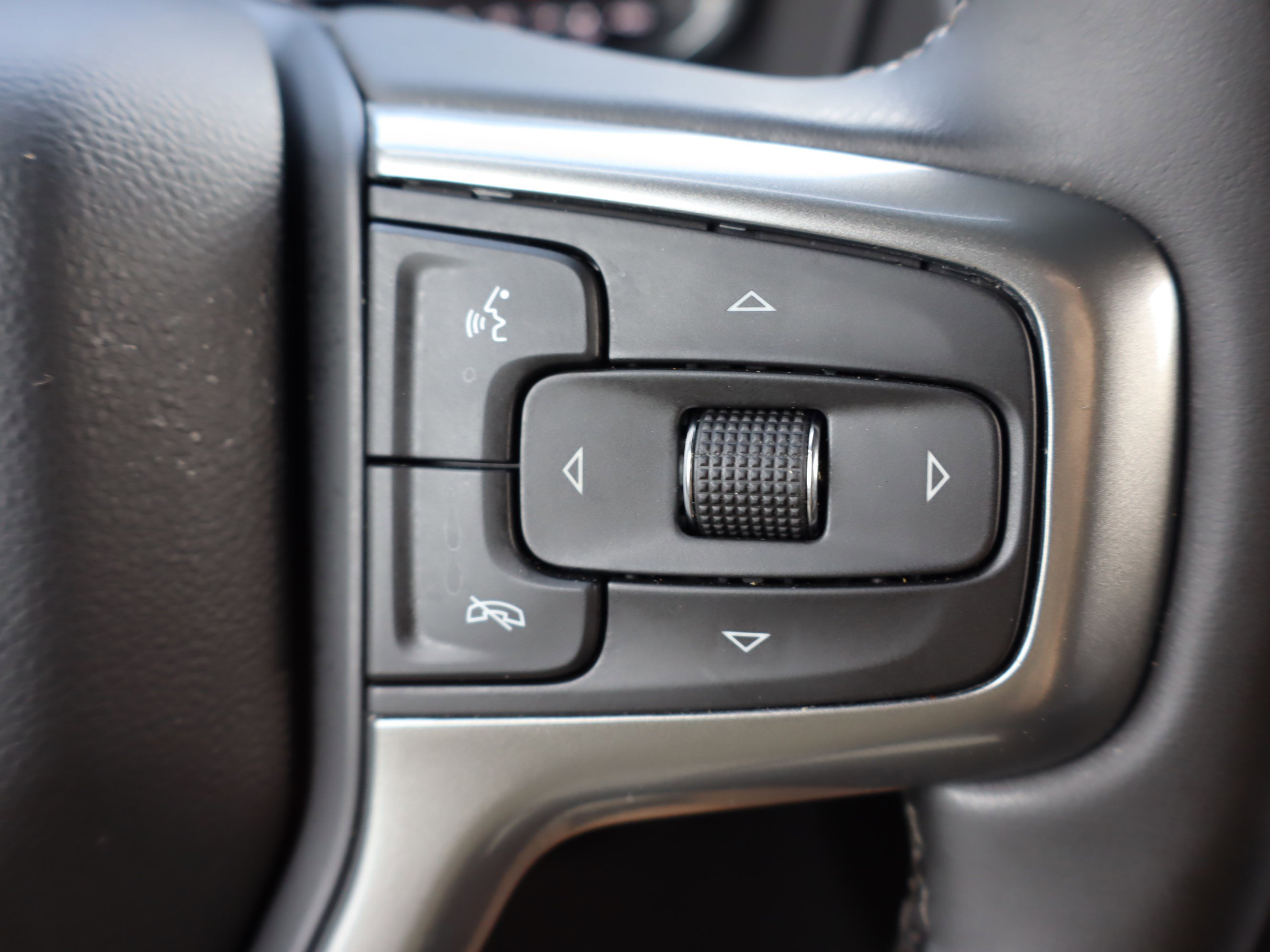 Used 2024 Chevrolet Suburban Z71 w/ Luxury Package image 25