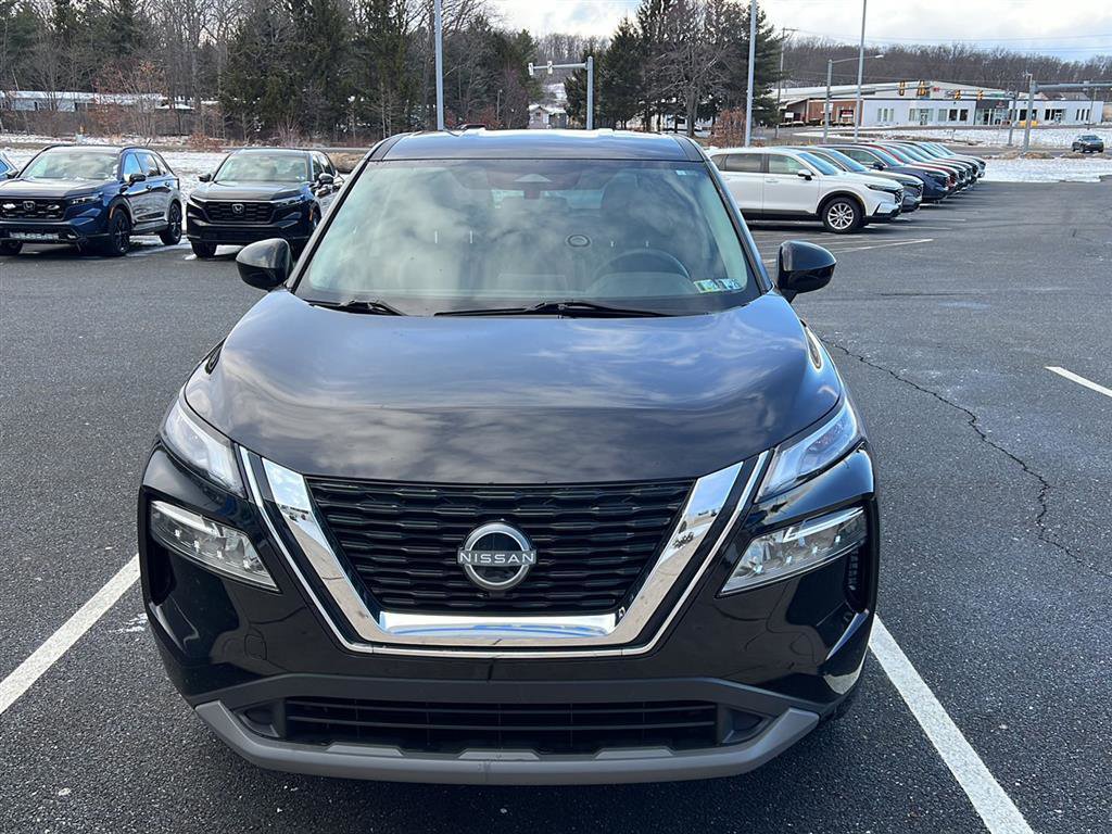 Used 2023 Nissan Rogue SV image 2