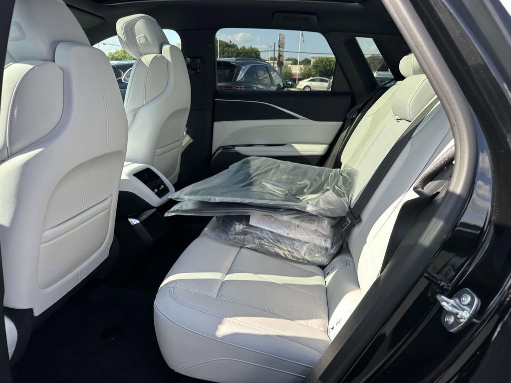 New 2025 Cadillac Lyriq Luxury image 13