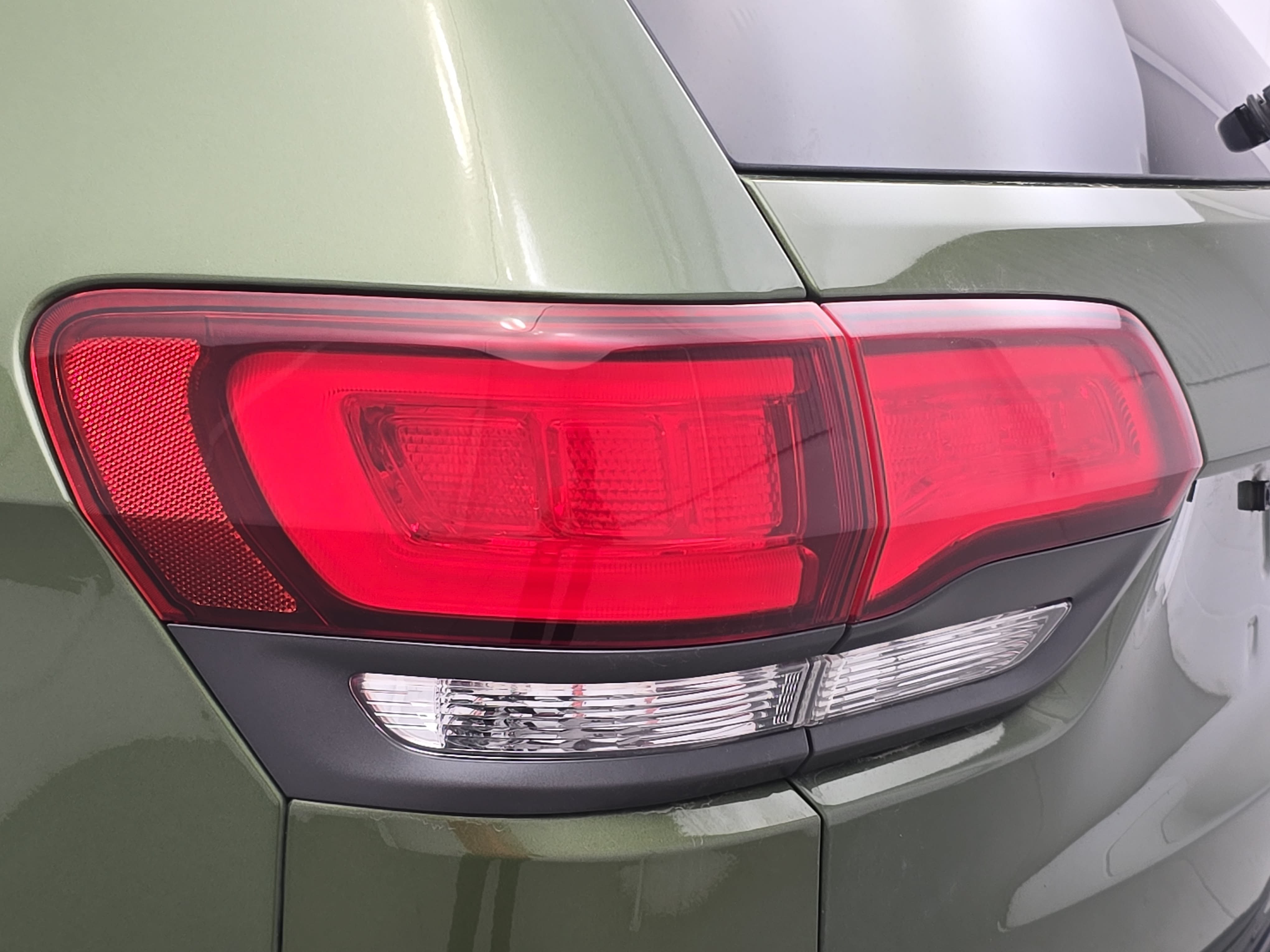 Used 2020 Jeep Grand Cherokee Trailhawk w/ Premium Lighting Group AWD/4WD image 35