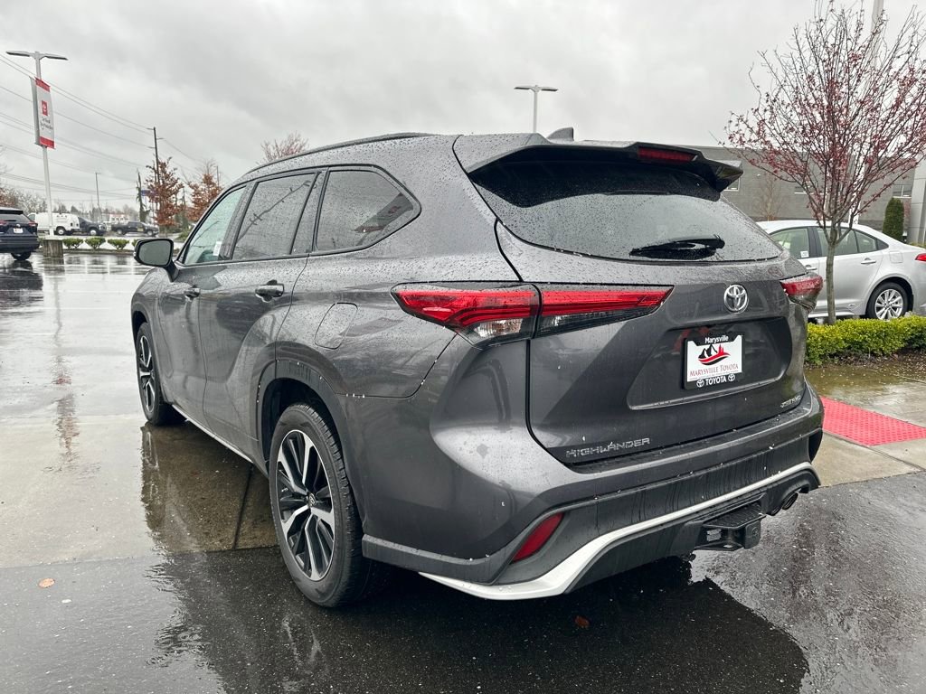 Used 2021 Toyota Highlander XSE image 3