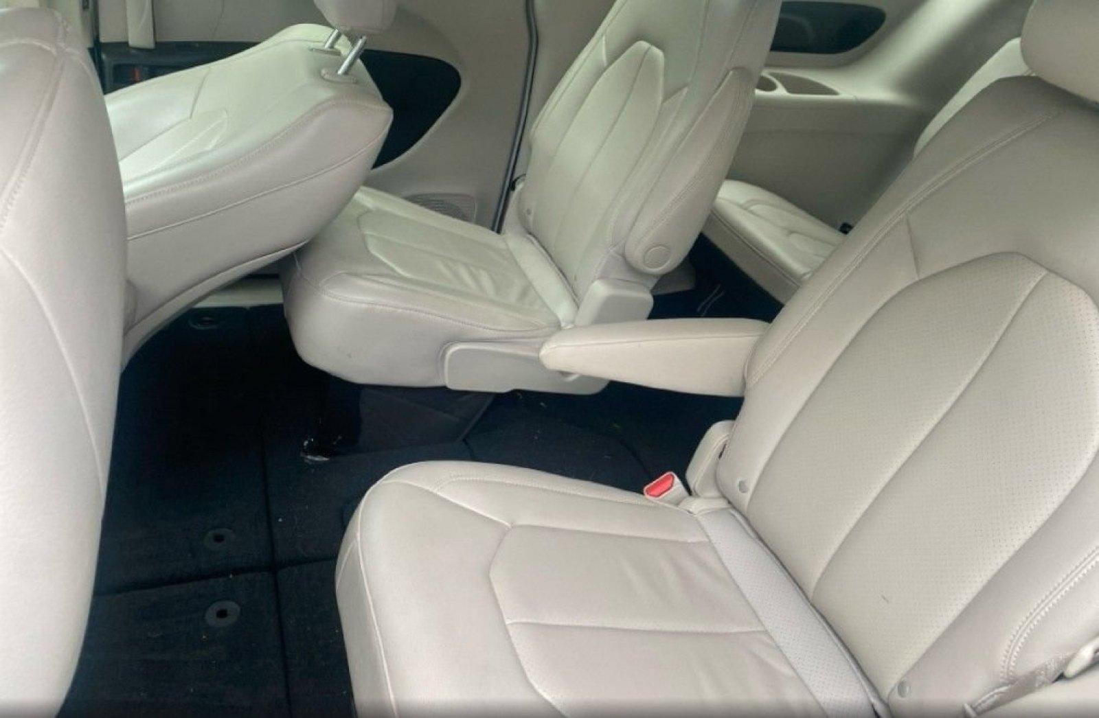 Used 2021 Chrysler Pacifica Touring-L w/ Premium & Safety Sphere Group AWD/4WD image 14