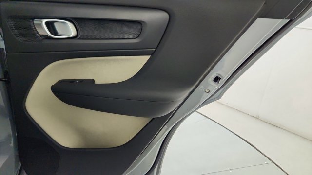 New 2026 Volvo XC40 B5 Plus w/ Protection Package Premier AWD/4WD image 32