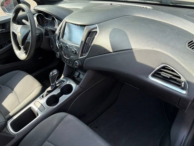 Used 2017 Chevrolet Cruze LT w/ Sun And Sound Package FWD image 11