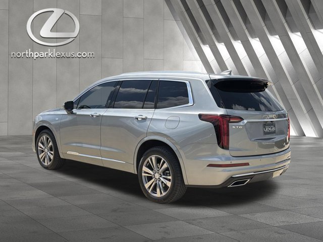 Used 2025 Cadillac XT6 Premium Luxury FWD image 2