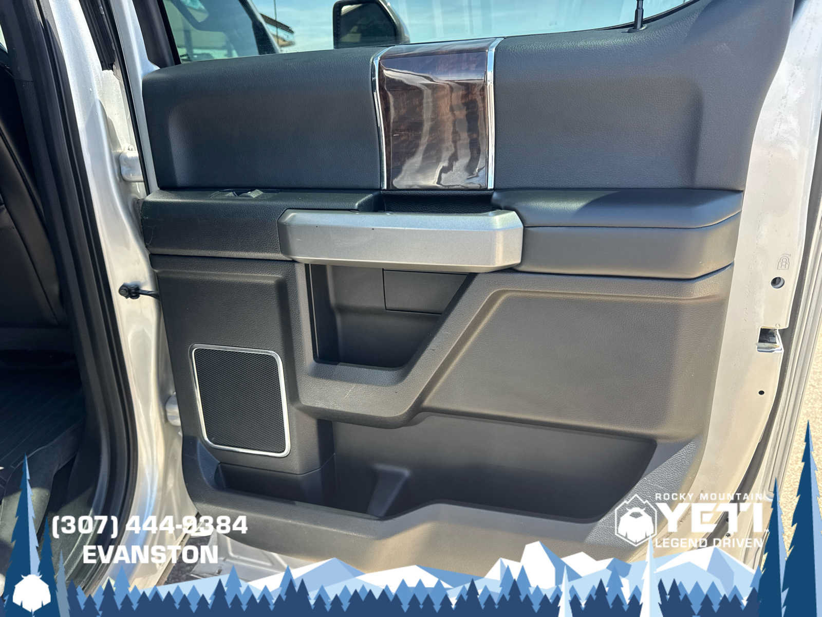 Used 2017 Ford F250 Platinum w/ Platinum Ultimate Package AWD/4WD image 20