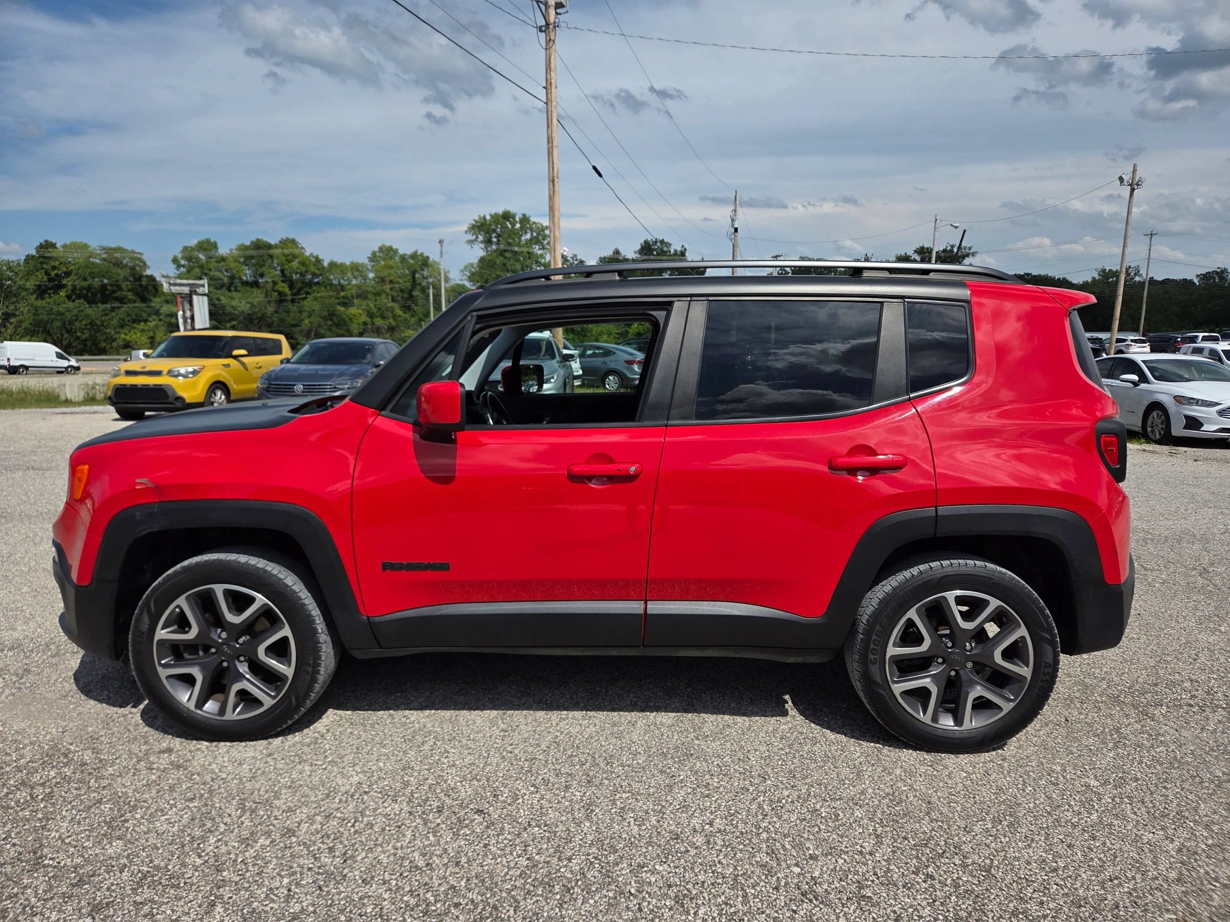 Used 2018 Jeep Renegade Latitude w/ Cold Weather Group AWD/4WD image 1