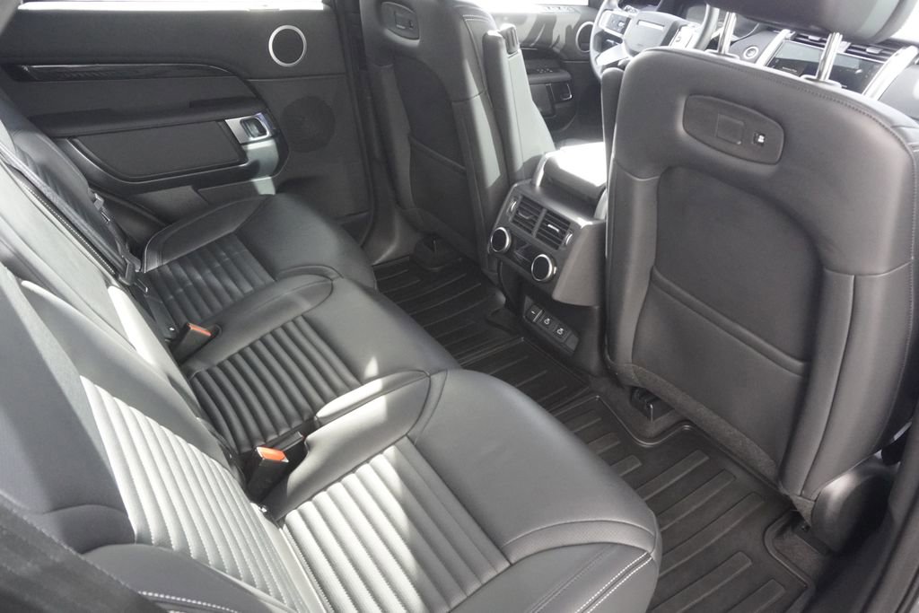 Used 2025 Land Rover Discovery S image 26