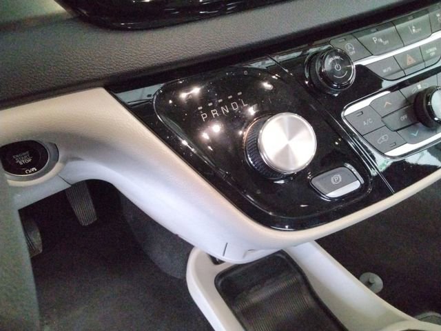 Used 2024 Chrysler Pacifica Touring-L image 34