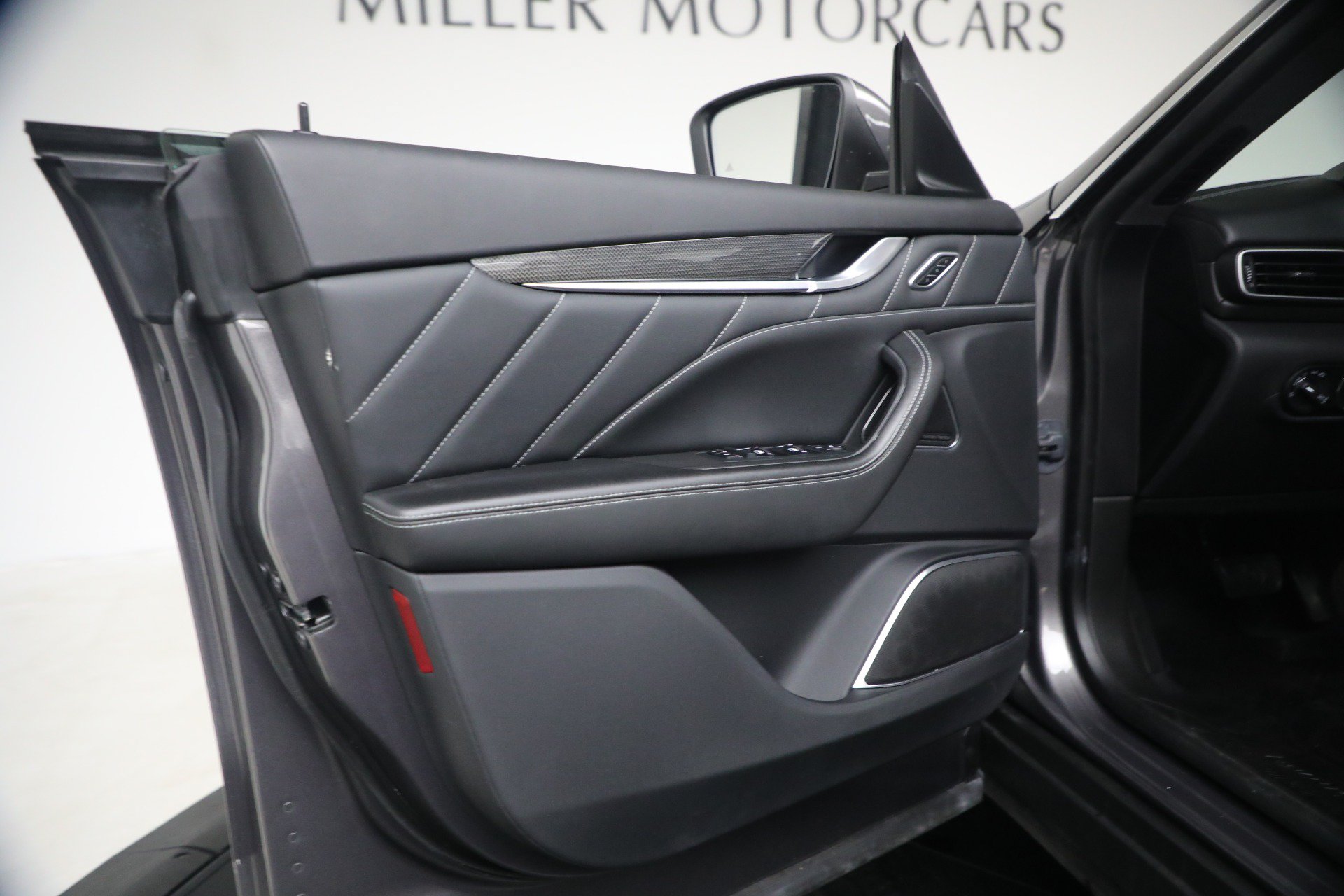 Certified 2023 Maserati Levante GT AWD/4WD image 23