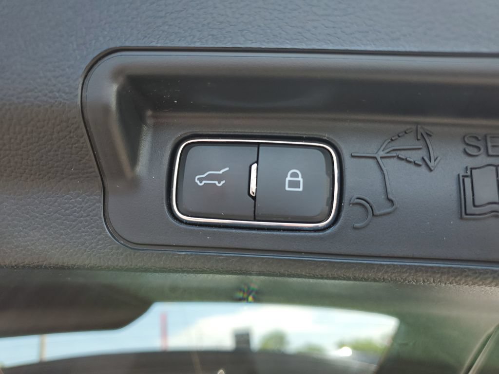 Used 2024 Ford Explorer XLT w/ Equipment Group 202A AWD/4WD image 34