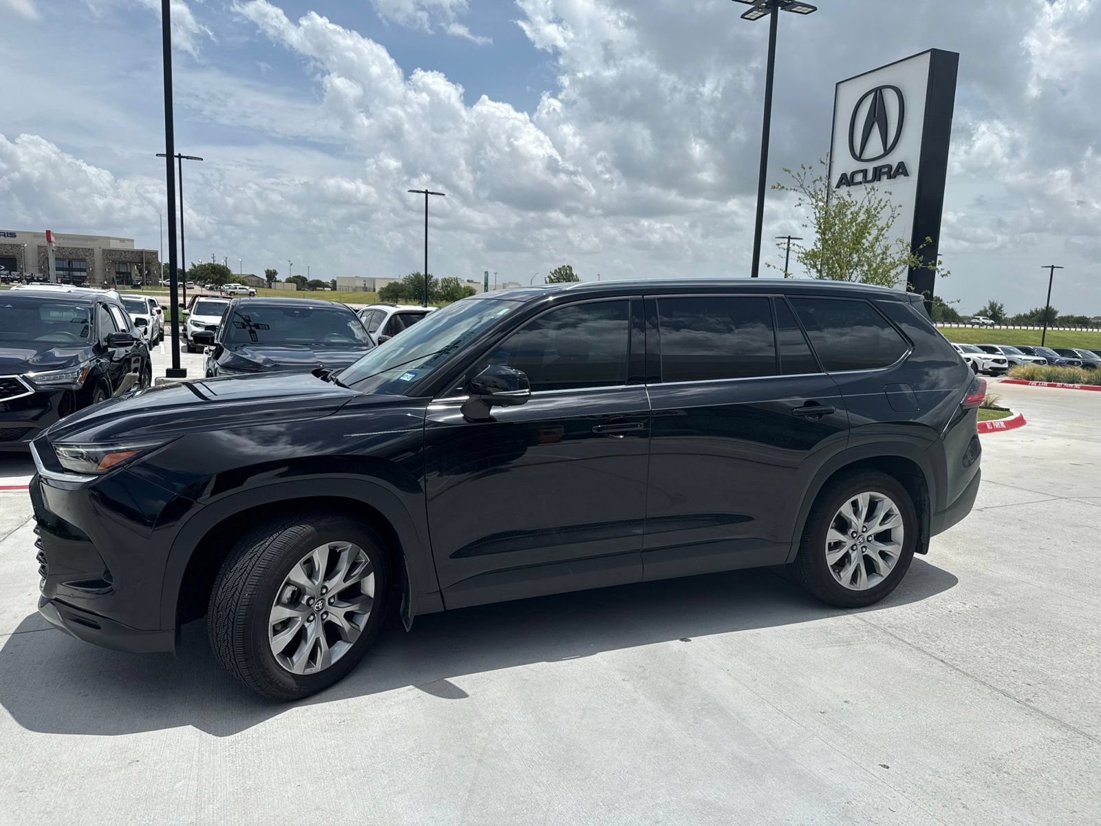Used 2025 Toyota Grand Highlander FWD image 4