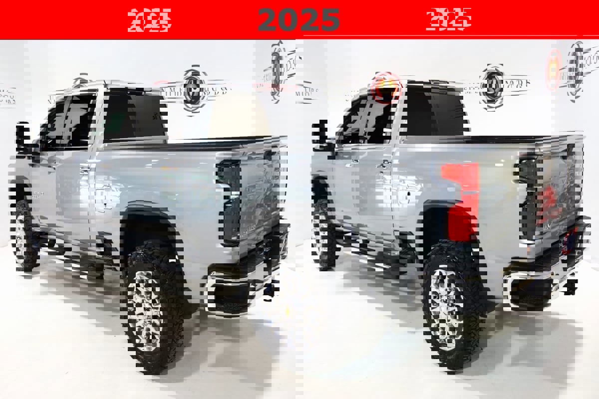Used 2025 Chevrolet Silverado 2500 LTZ w/ LTZ Convenience Package image 3