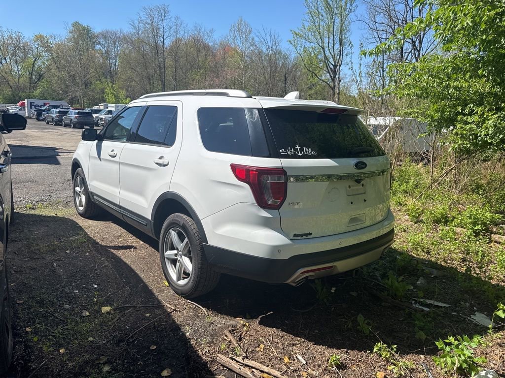 Used 2017 Ford Explorer XLT w/ Equipment Group 202A image 5