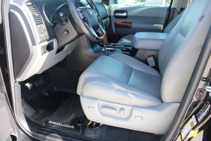 Used 2020 Toyota Sequoia Platinum AWD/4WD image 12