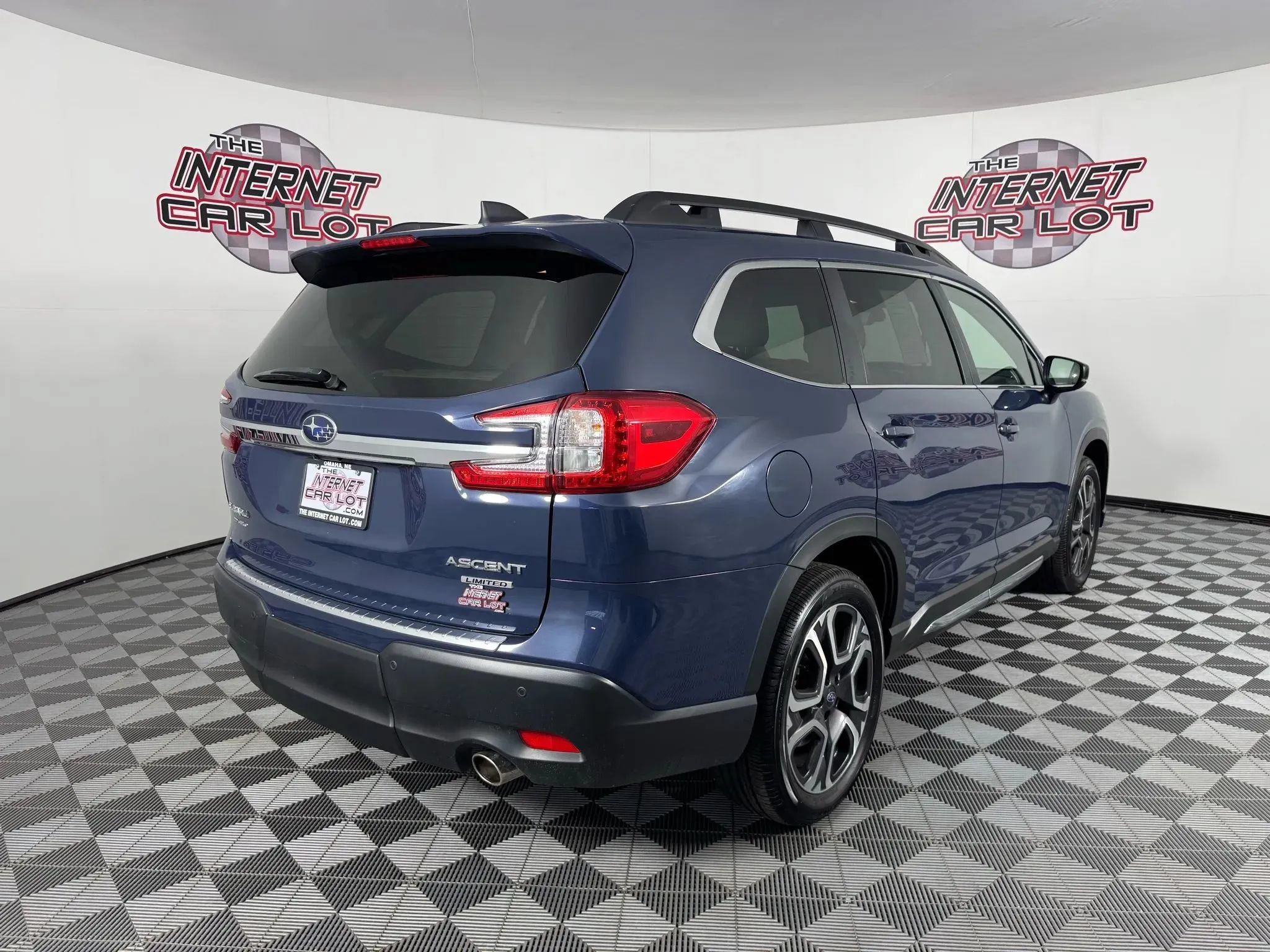 Used 2024 Subaru Ascent Limited w/ Technology Package AWD/4WD image 7
