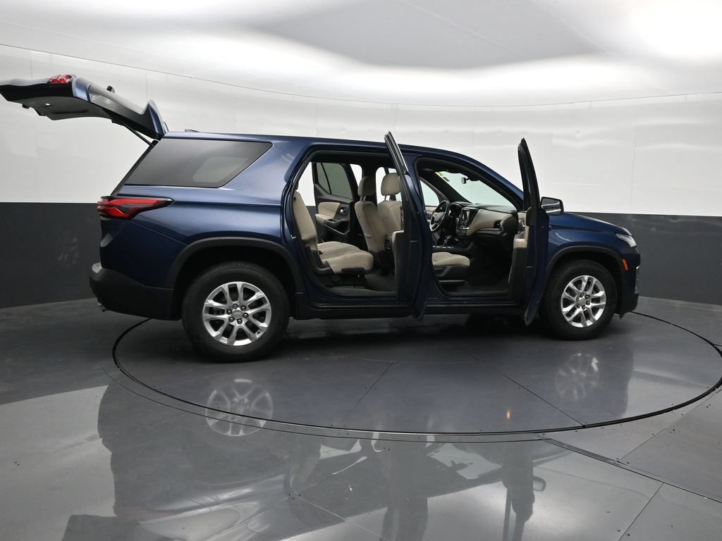 Used 2022 Chevrolet Traverse LS FWD image 31