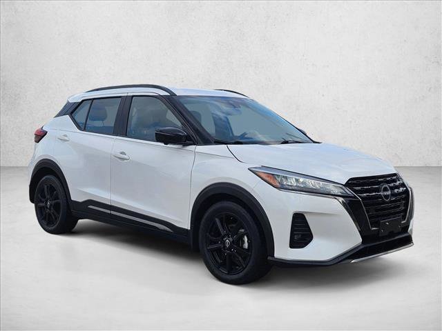 Used 2022 Nissan Kicks SR w/ Premium Package image 3