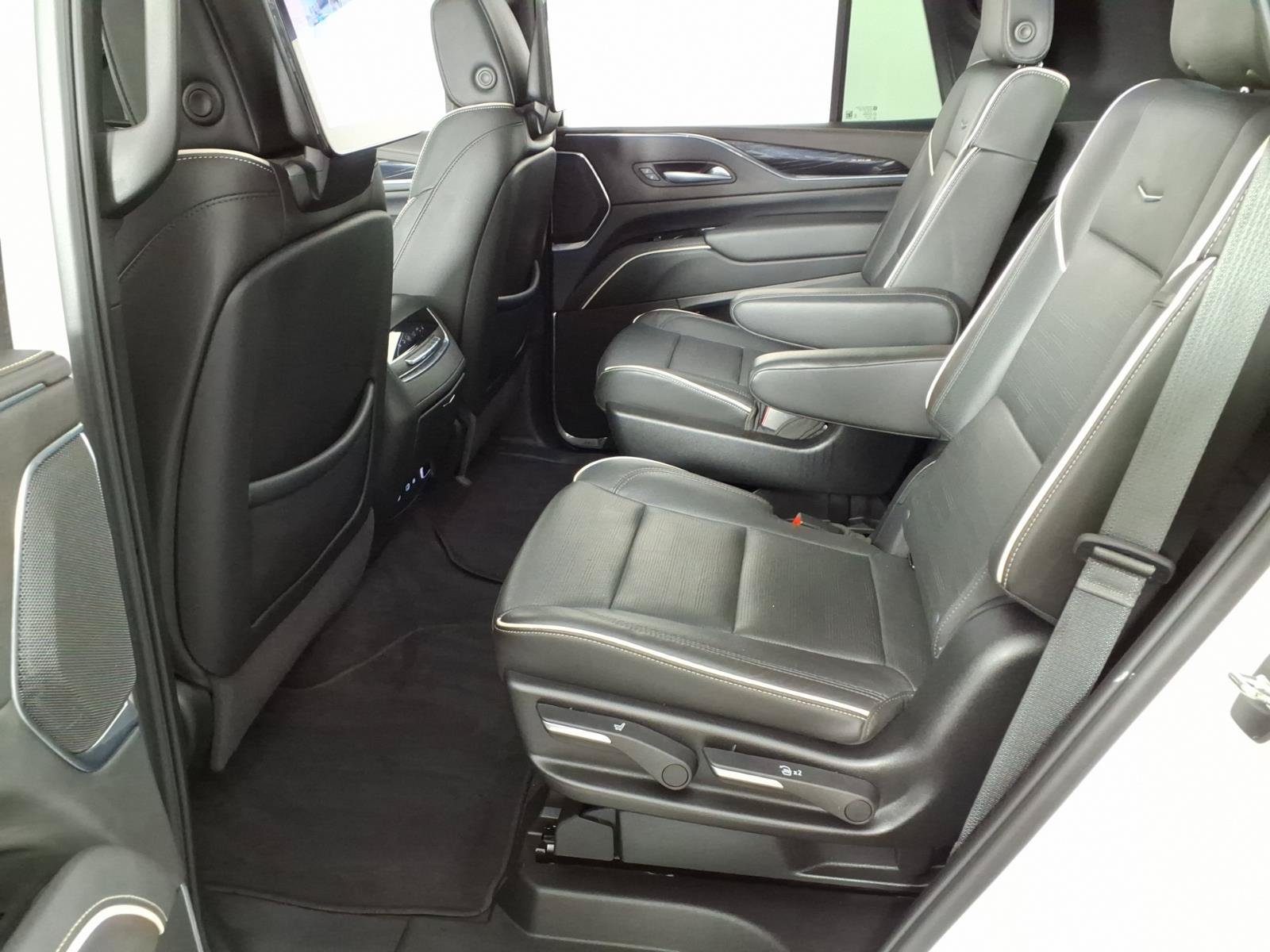 Certified 2024 Cadillac Escalade Sport w/ LPO, ONYX Package AWD/4WD image 14