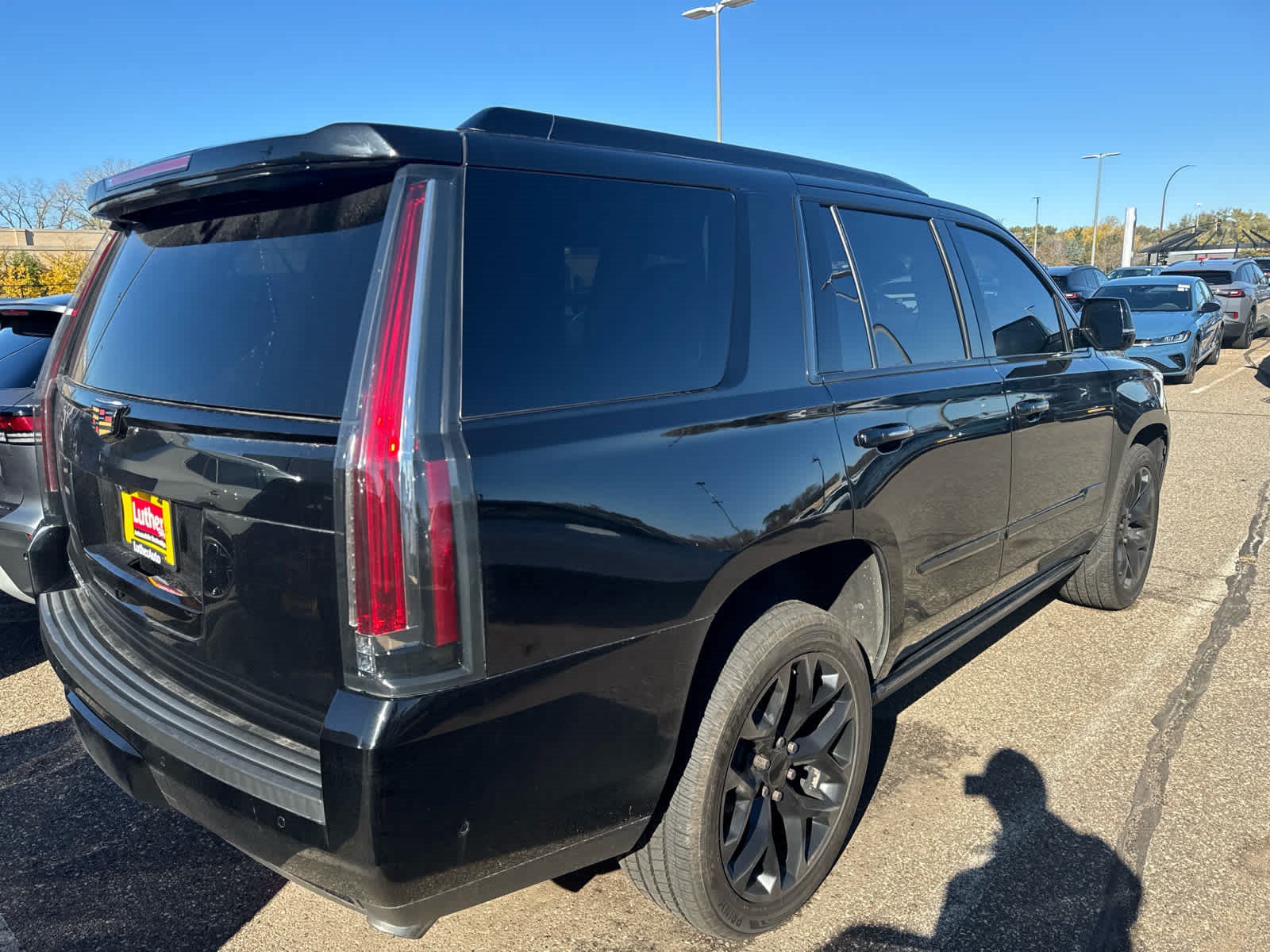 Used 2019 Cadillac Escalade Premium Luxury AWD/4WD image 3