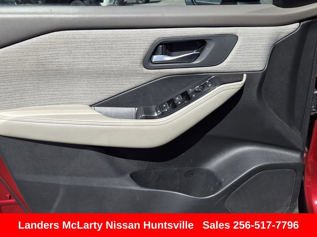 Used 2023 Nissan Rogue SV FWD image 16