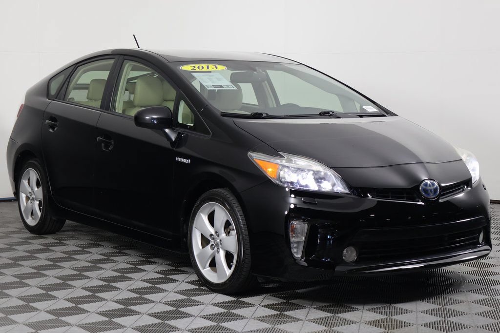 Used 2013 Toyota Prius Five FWD image 3