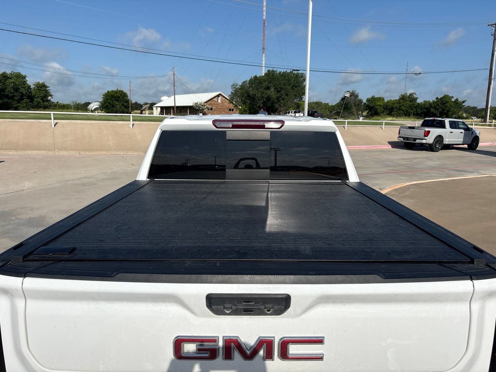 Used 2022 GMC Sierra 1500 AT4 w/ AT4 Preferred Package AWD/4WD image 9