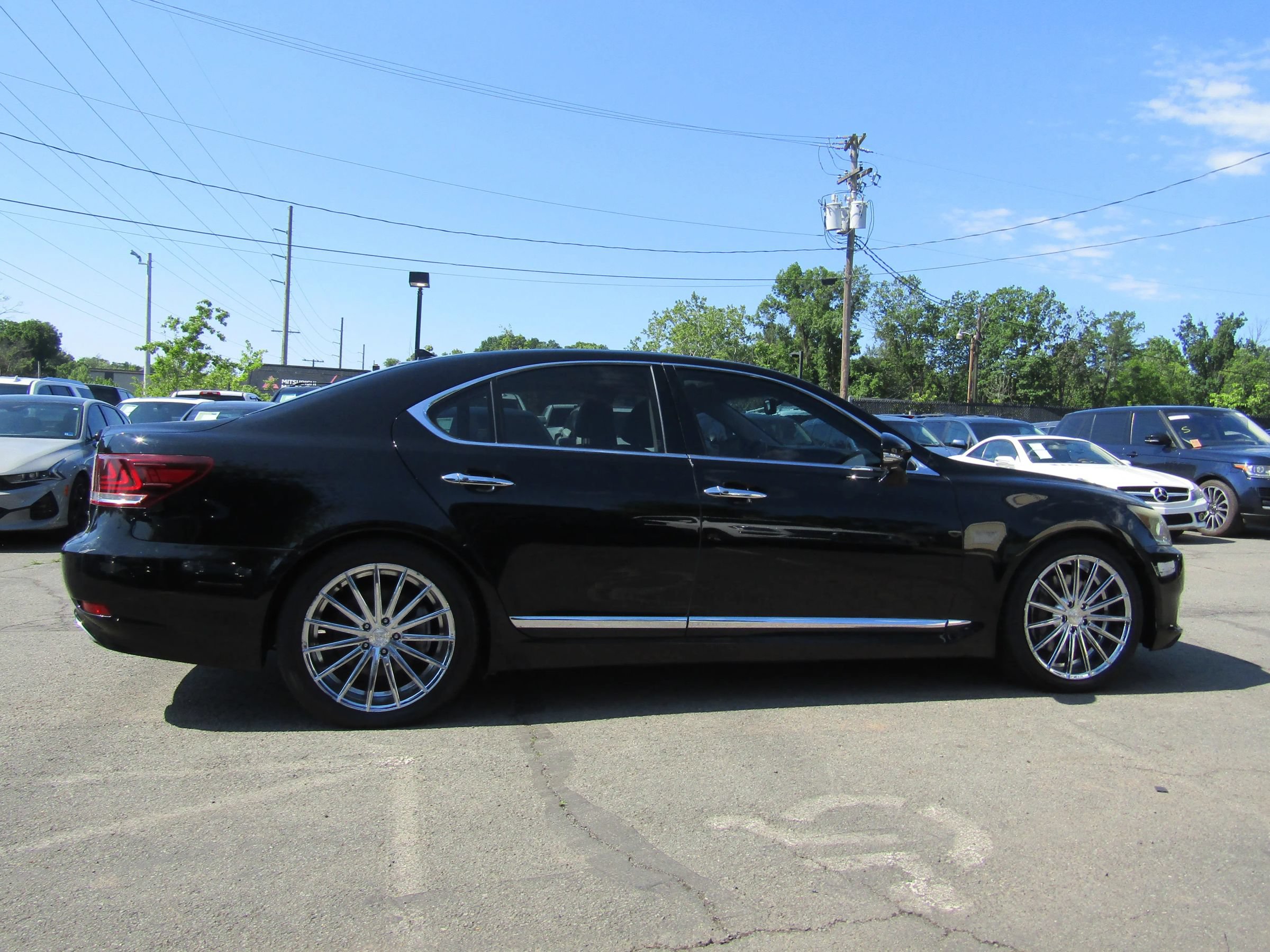Used 2013 Lexus LS 460 AWD w/ Comfort Pkg image 8