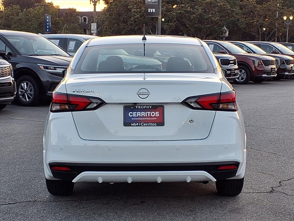 Used 2024 Nissan Versa S w/ Trunk Package image 4