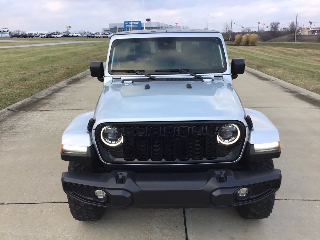 Used 2024 Jeep Gladiator Willys image 10