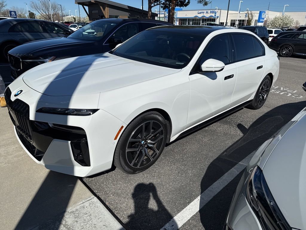 Used 2024 BMW 760i xDrive w/ Executive Package image 2