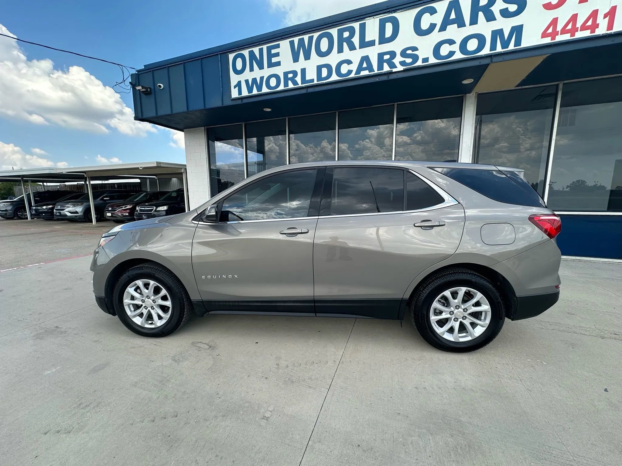 Used 2019 Chevrolet Equinox LT image 2