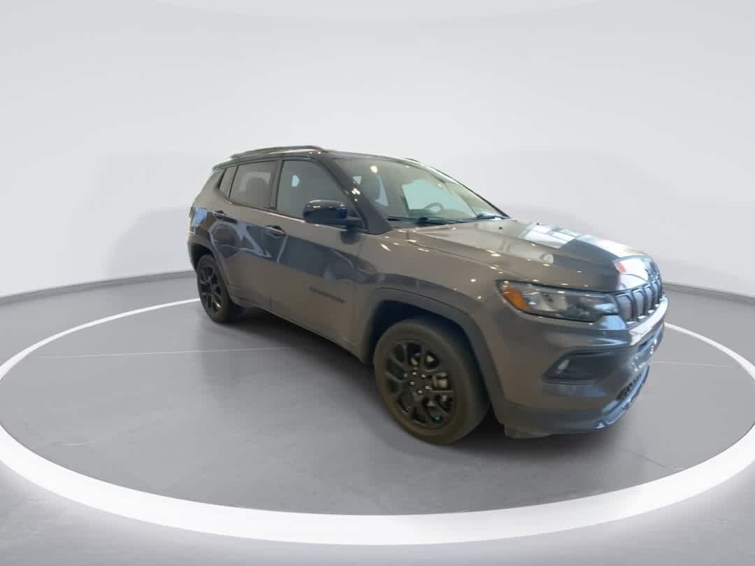 Used 2022 Jeep Compass Latitude AWD/4WD image 2