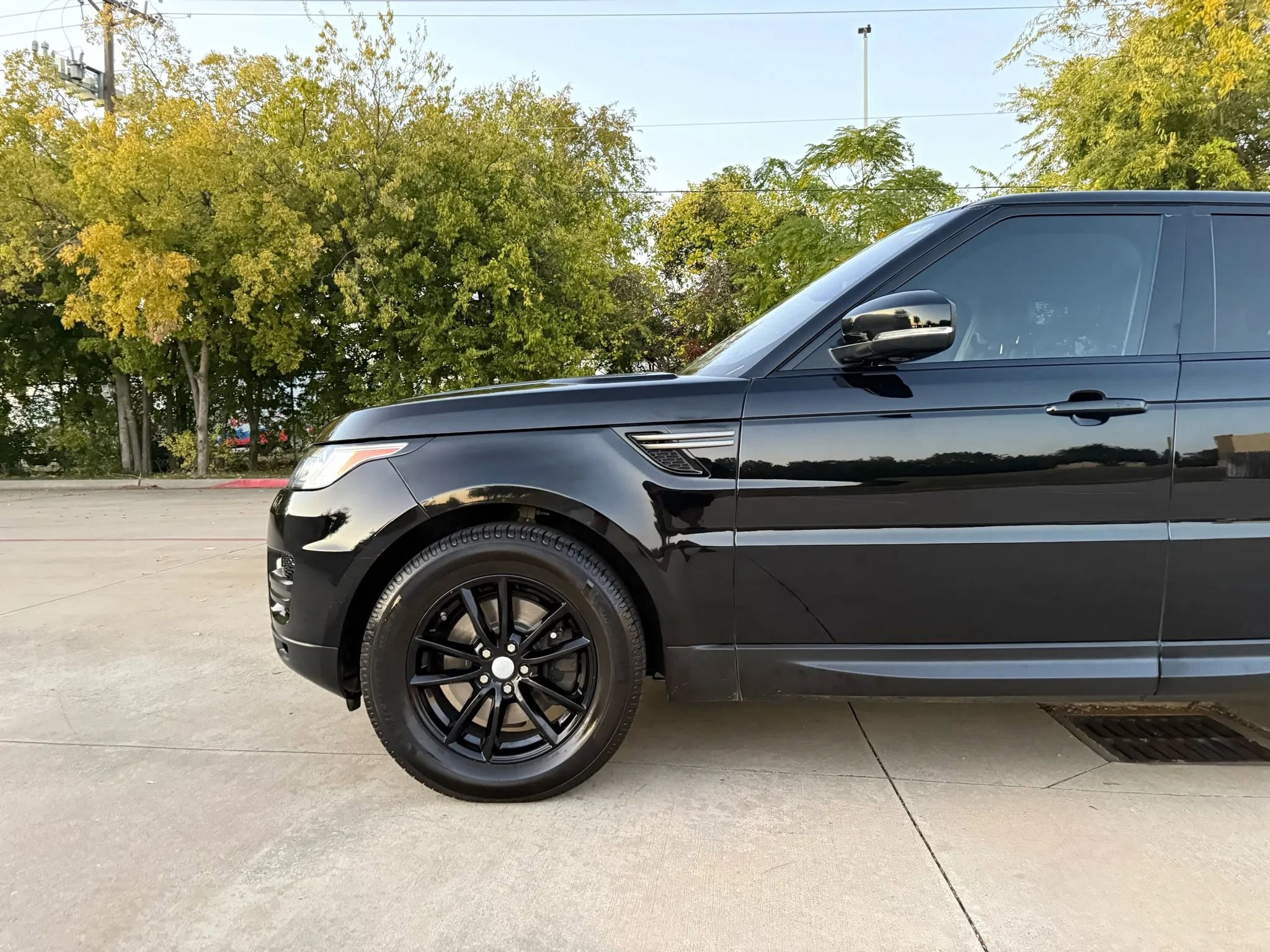 Used 2017 Land Rover Range Rover Sport SE image 14