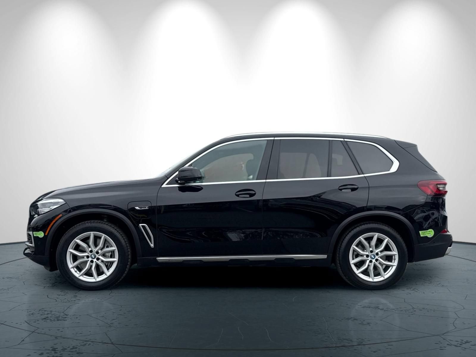 Used 2023 BMW X5 xDrive45e w/ Parking Assistance Package AWD/4WD image 7