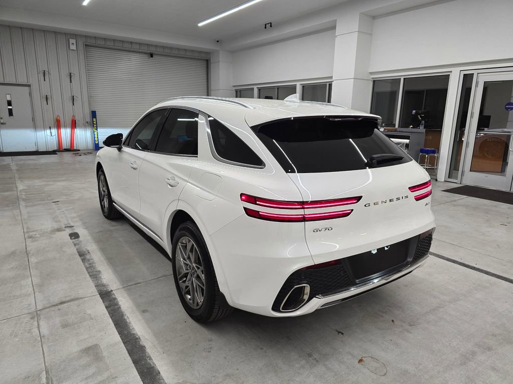 Used 2025 Genesis GV70 2.5T image 4