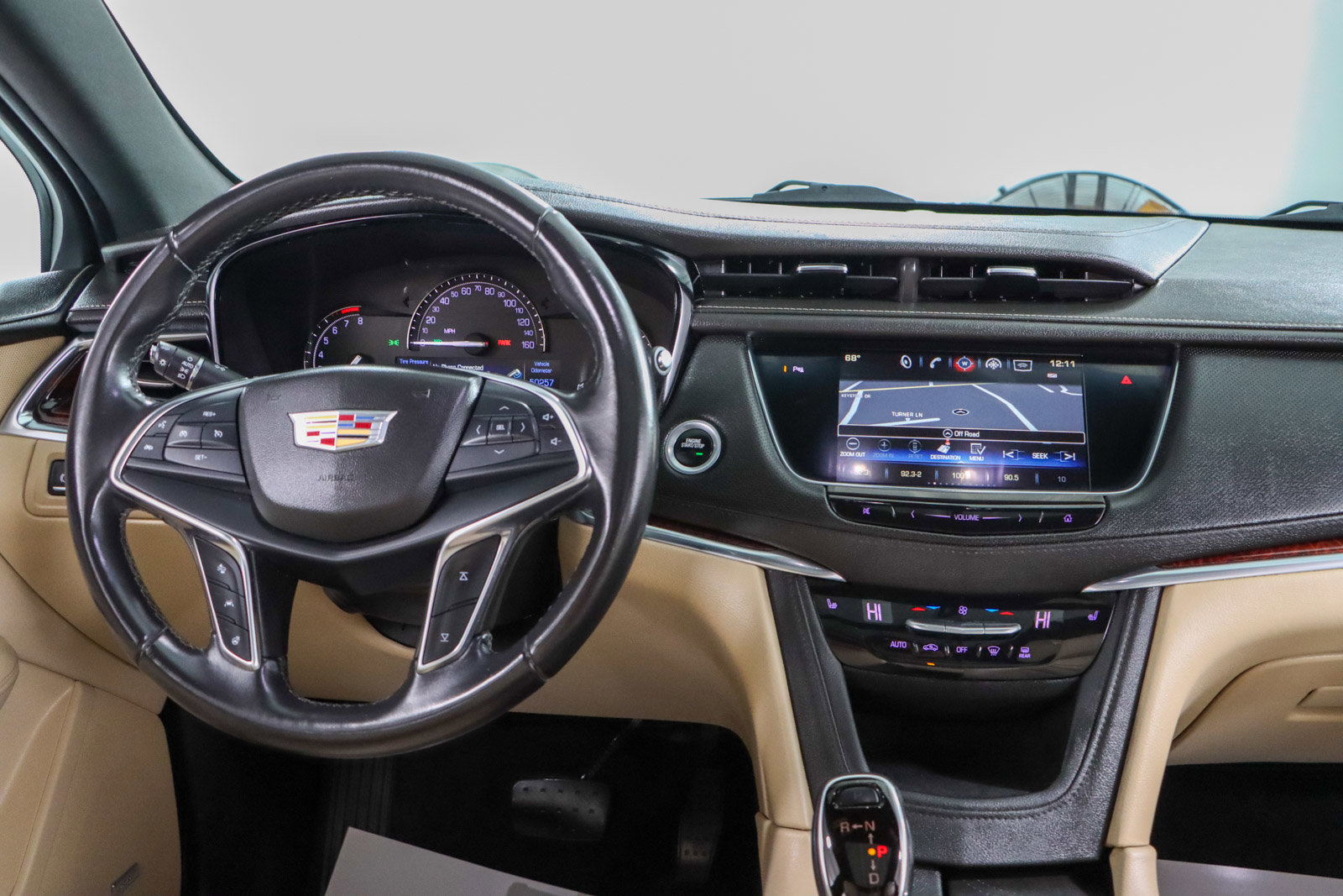 Used 2018 Cadillac XT5 Luxury w/ Driver Awareness Package image 17