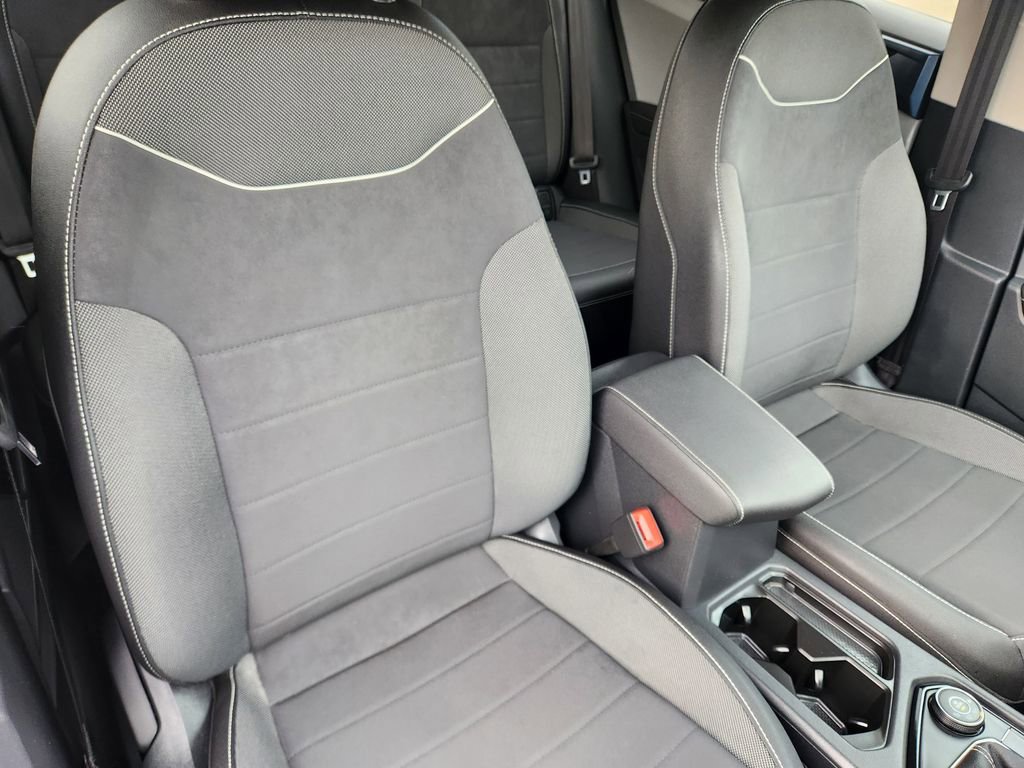 Certified 2024 Volkswagen Taos SE image 15