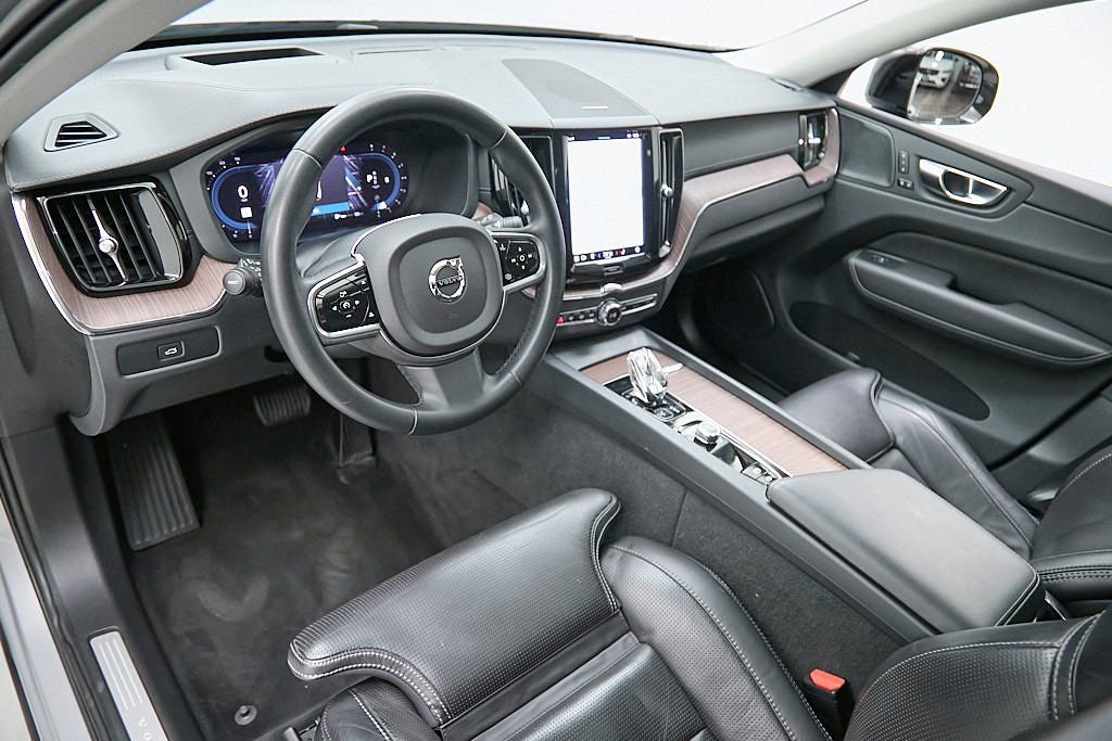 Used 2023 Volvo XC60 B6 Ultimate w/ Protection Package Premier image 12