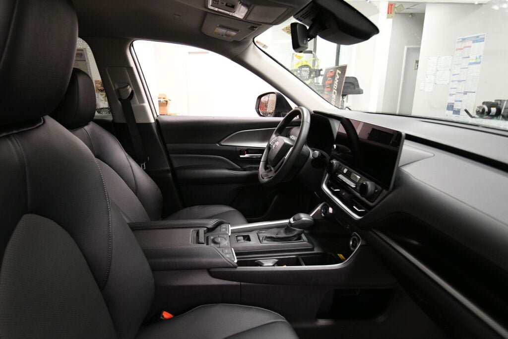 Certified 2025 Toyota Grand Highlander AWD image 32