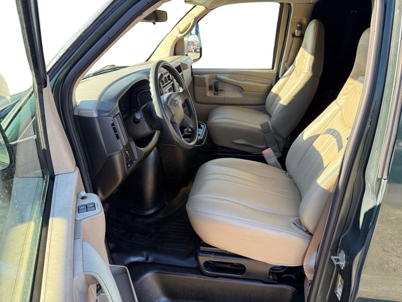 Used 2005 Chevrolet Express 3500 Extended image 10