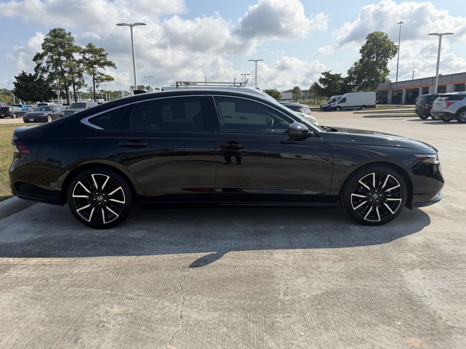 Used 2025 Honda Accord Touring image 2
