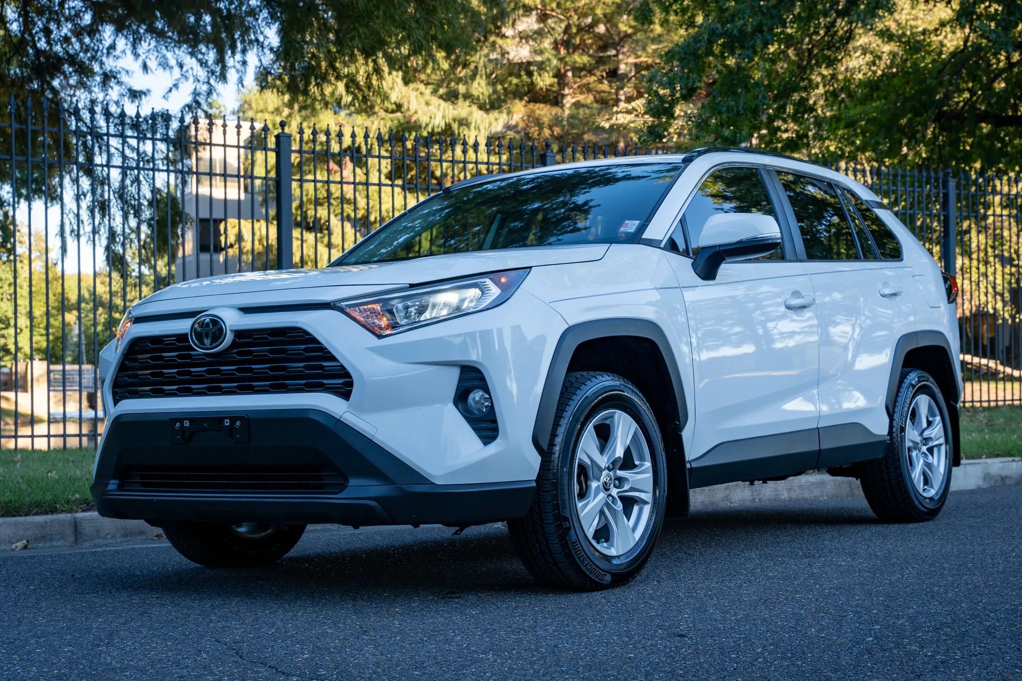Used 2020 Toyota RAV4 XLE FWD image 1